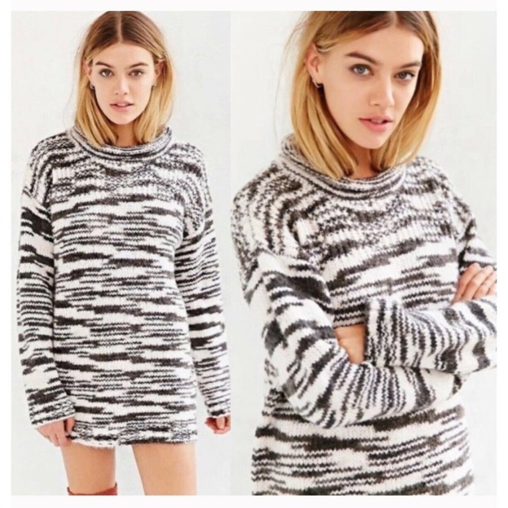 Urban Outfitters Ecote Roll Neck Wool Blend Boyfriend Sweater Black White Size L
